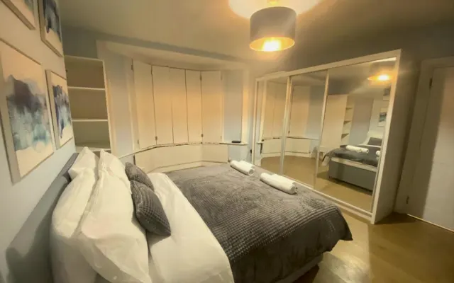Mile End- 2 Bedroom Apartment, Sleeps 3, 3 min walk Station
