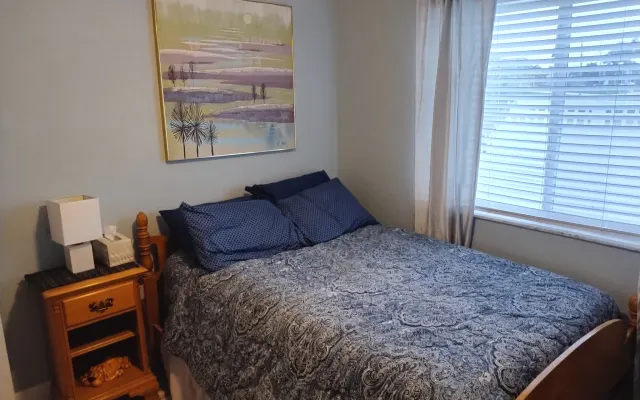 Private room with Full size bed, coffee maker, fridge, TV