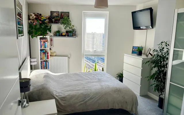 Habitación doble con baño privado.