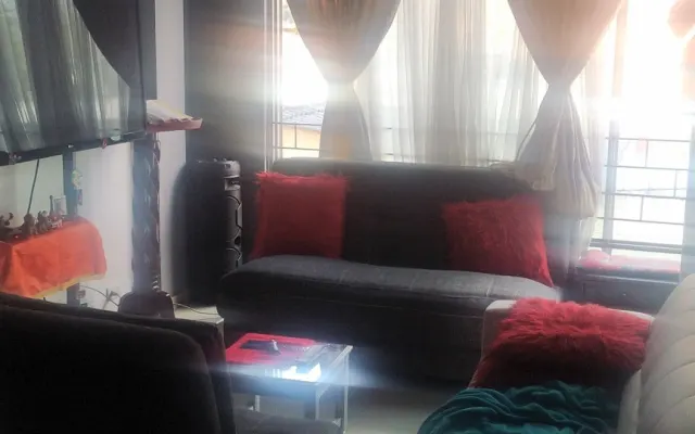 belle chambre dans l'appartement, on se sent comme à la maison
