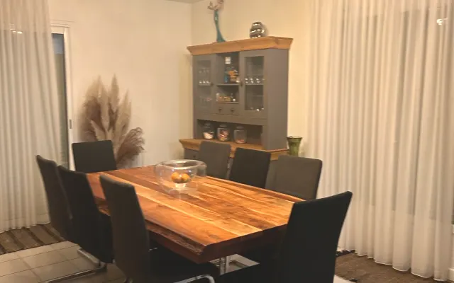 Sehr schönes Zimmer mit tv im Zimmer Bett ********