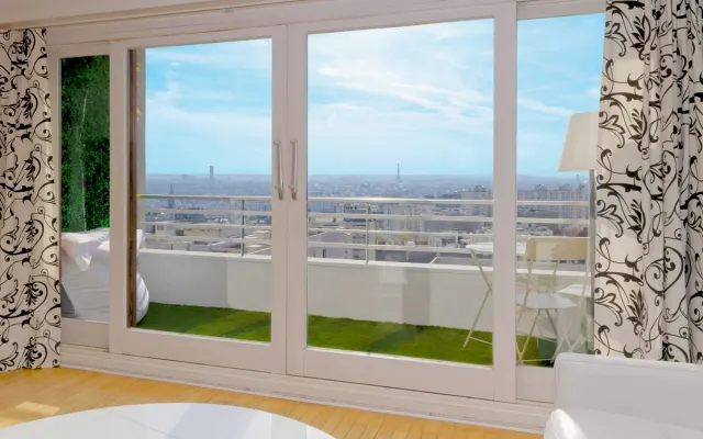 Très grand appartement avec vue imprenable sur Paris