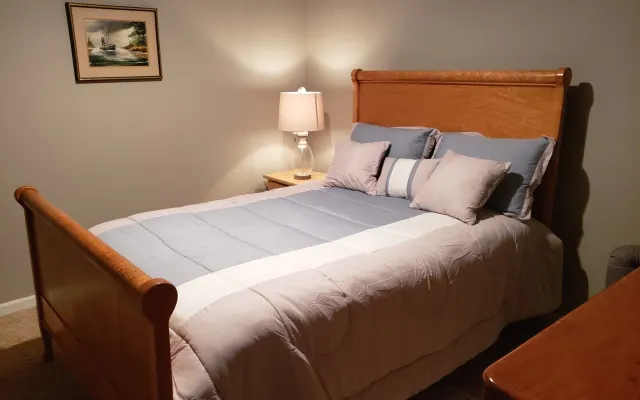 Chambre, salle de bain et salon privés dans ma maison