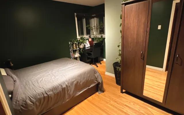 Habitación para joven viajero/sin techo.