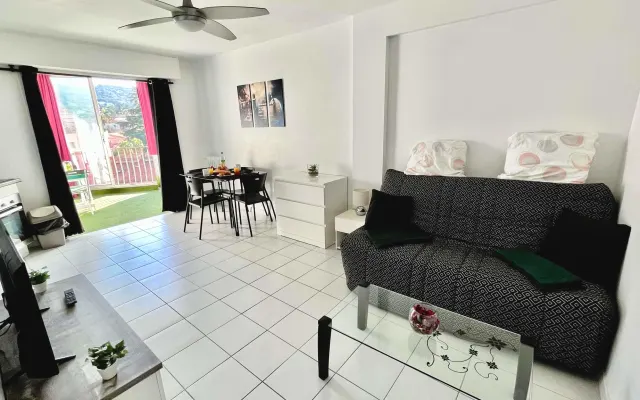 
Incantevole monolocale di 25 m2 nel cuore di Cannes.
Loggia di 5m2.