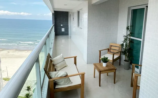 Foot-in-the-Sand Apartment