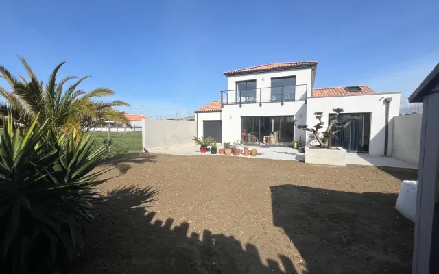 Maison de charme à quelques pas à pieds de la plage et des commerces