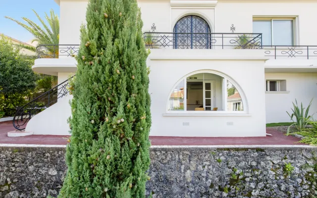 Lovely two-room apartment 52 m2, at the bottom of the villa, with...