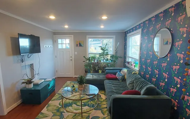 *Hot tub* - 2 bed / 1 bath
