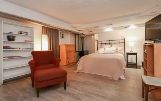 Private open floor plan garden apartment with a private entrance.