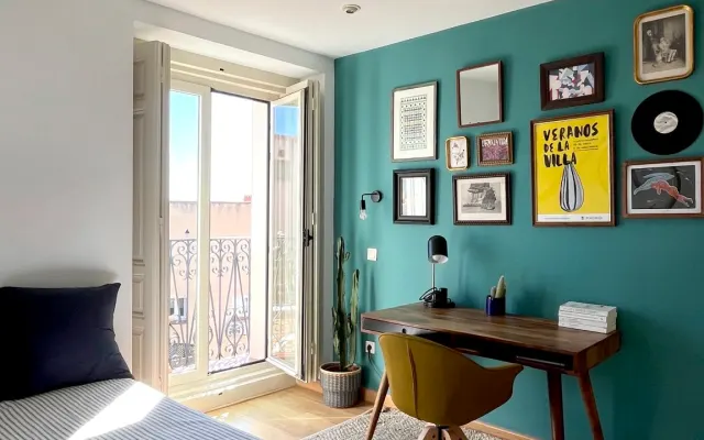 Beautiful room in apartment in the center of Madrid