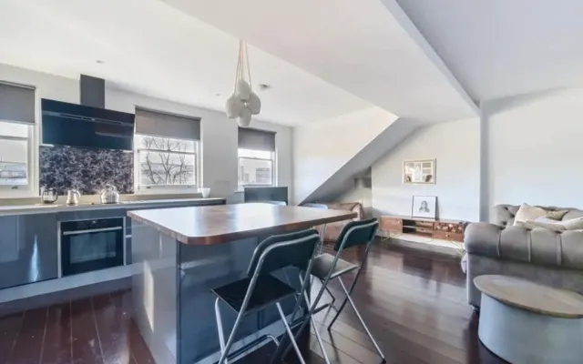 Brondesbury Villas
London NW6 8min from the Tube station