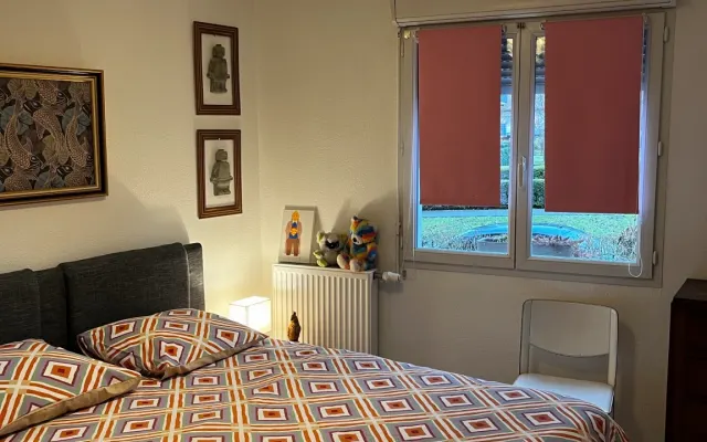 Chambre dans appartement en rez de jardin avec petit déjeuner