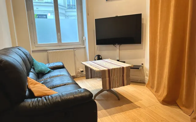 Appartement simple, frais et friendly entre Batignolles et Monceau.