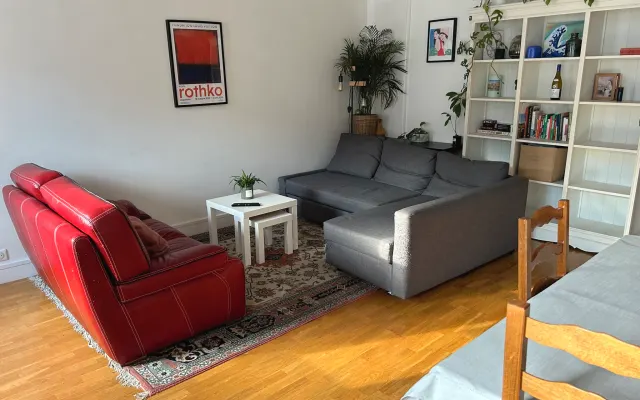 Zimmer in einer hellen Wohnung im Herzen von Paris