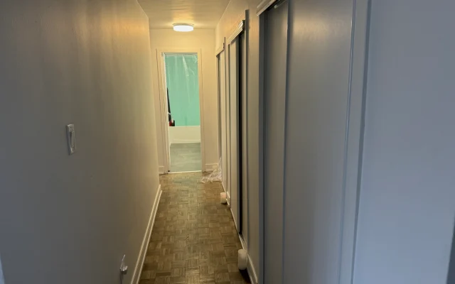 Una bonita habitación junto a TODO lo que necesitas