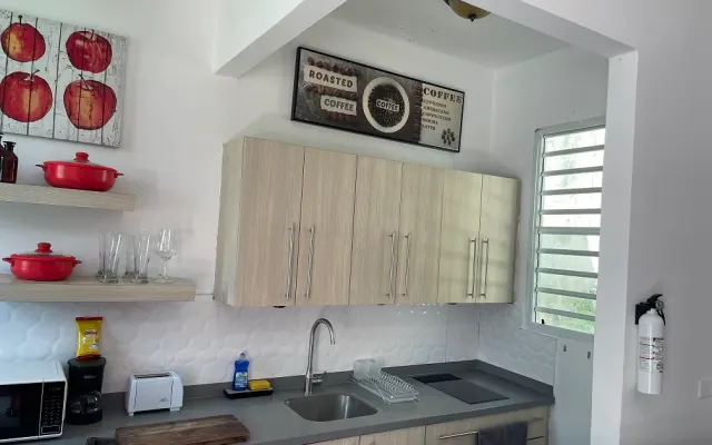 Red Door Lovely 1 Bedroom unit with small patio