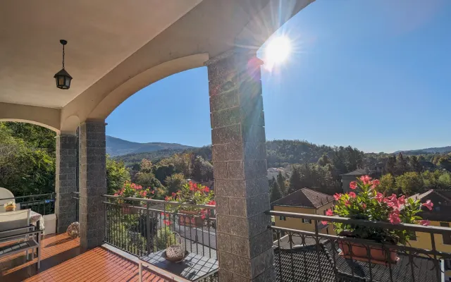 Villa Le Arcate near Lake Maggiore Oferece alojamento a 7 minutos do...