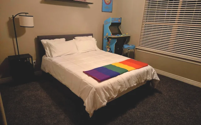 Quiet private room located in east El Paso :)