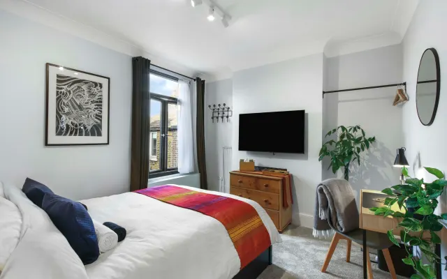 Quarto Dois em Apartamento Moderno Premiado na Cidade Sleeps 2 Sole...