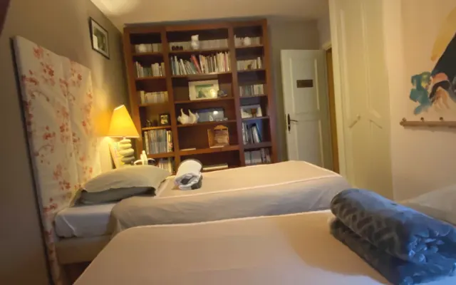 2 habitaciones de invitados en gran casa de pueblo