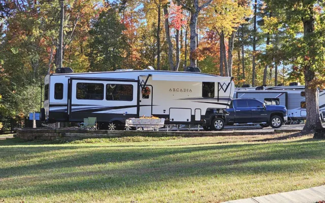 Incantevole camper in un tranquillo contesto di campagna