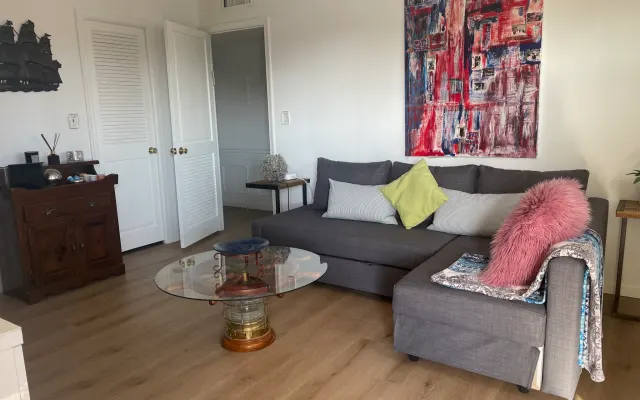 Chambre spacieuse dans un appartement chic et confortable