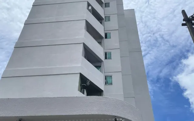 Apartamento de um gay solteiro, simples e muito receptivo.