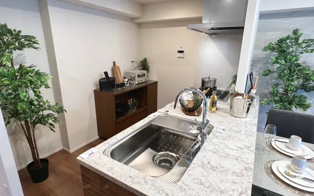 Apartamento nuevo, limpio y cálido en una ubicación super conveniente.