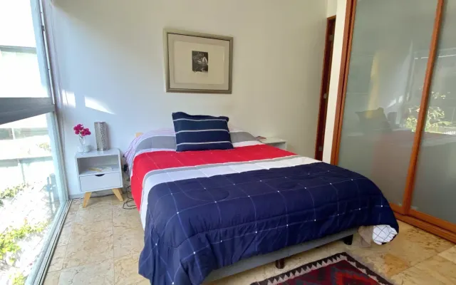 In the heart of Colonia Roma. Beautiful and safe apartment.