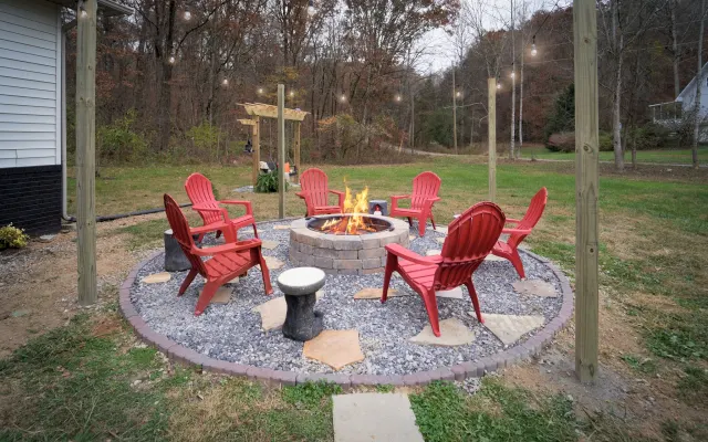 DIE ULTIMATIVE FLUCHT AUS DEN SMOKY MOUNTAINS! GameRoom, Theater Hot...