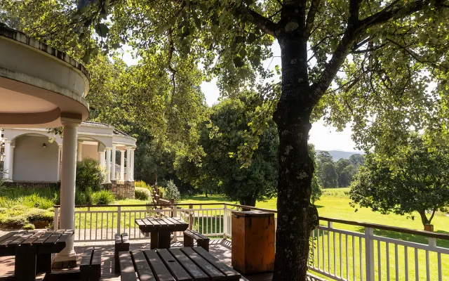 Le River Suites & Stables Sabie est situé directement sur la rivière...
