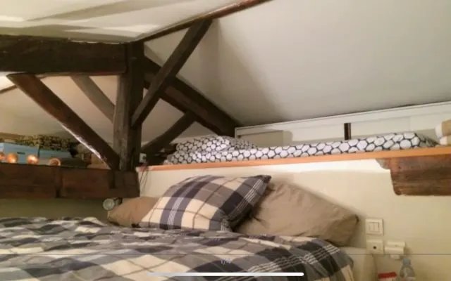Mezzanine unter dem Dach, Bett 1,80m, großer Gepäckraum