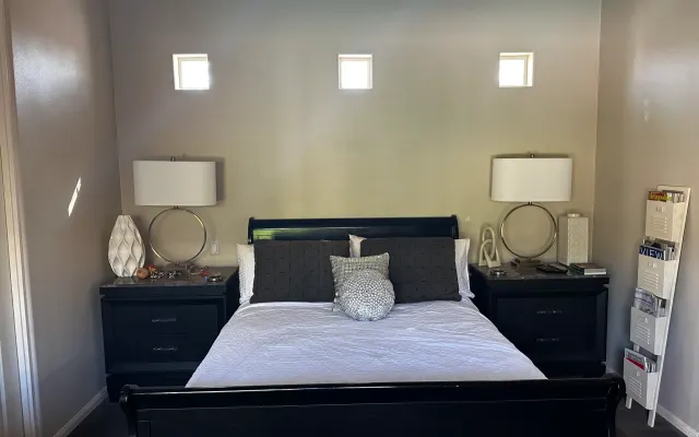 Private room in gated community in Cathedral City