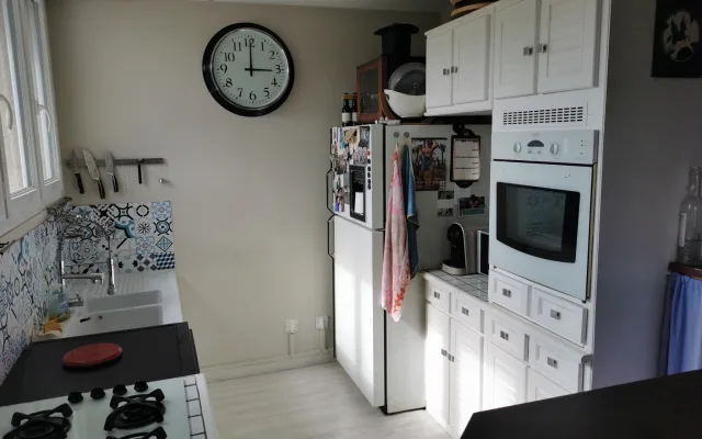 Chambre privée dans un grand appartement.