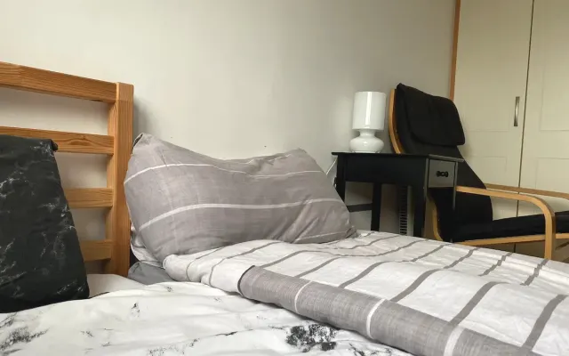 Einzel- oder Doppelzimmer mit eigenem Bad und einem Balkon