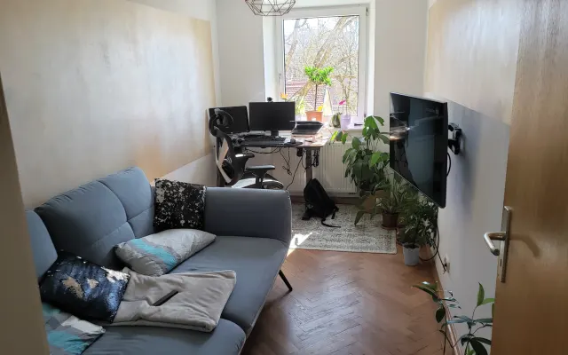 Cosy sunny room in Gaysing