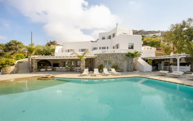 Villa situated in the heart of Mykonos on an expansive 5600 sqm estate