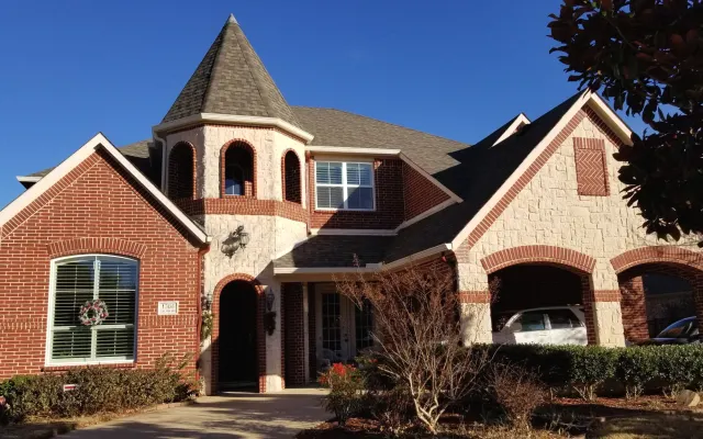 Great house in a safe residential neighborhood.