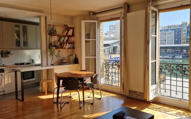 Beautiful apartment with canal view