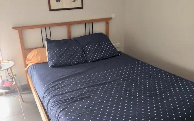 Chambre privée (jusqu'à 2 pers). Transports à proximité.