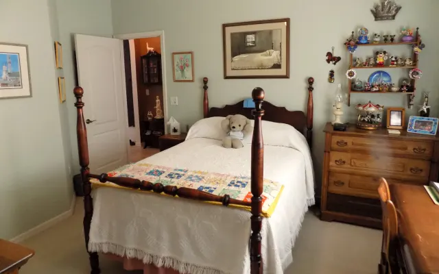 Chambre/salle de bain privée avec grand espace piscine