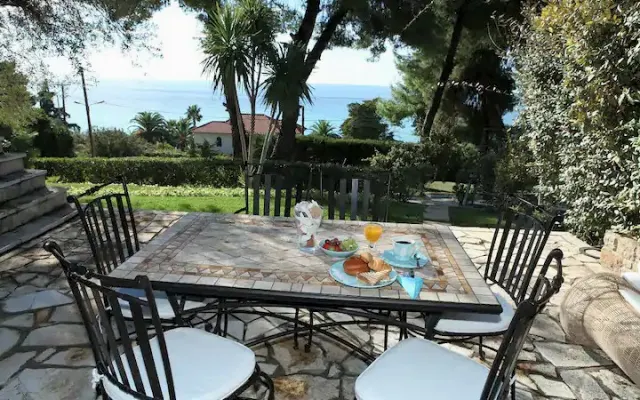Villa Vicky, Beachfront Luxury Experience