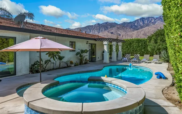 4716 Mountain views - Saltwater Pool/Spa - Dog Friendly - Large Space