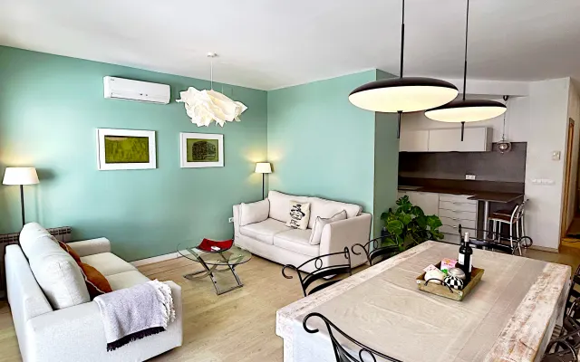 Abbott apartment / 100m2 / in 1 Minute zum Strand und zu den Gay Bars