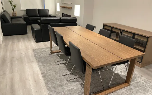 Fully modernised house 20 mins from city centre.