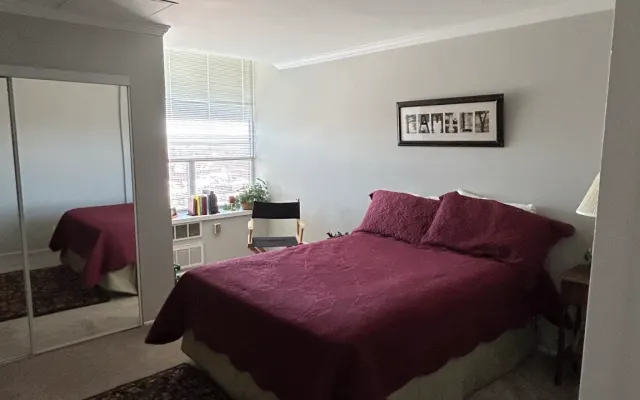 Gästezimmer in einer Penthouse-Wohnung in der Innenstadt von...