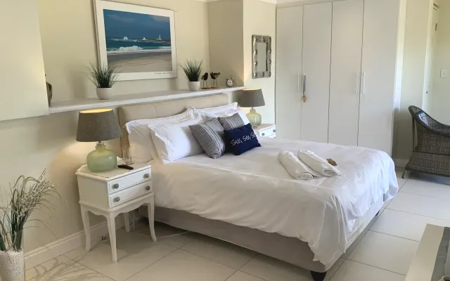 "Estúdio Plano Mar"
Belo apartamento perto do Porto São Francisco.
