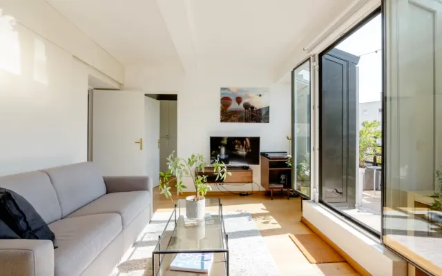 Blooming Terrace, Stunning Views: Relax in Style!
