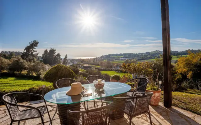 CAMELIA Elegant Cottage with orchard & view